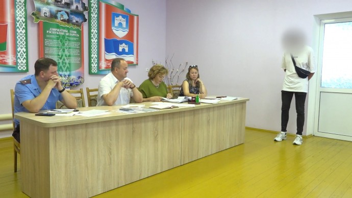 В Берёзовском районе на комиссии по делам несовершеннолетних вернули ребенка в семью